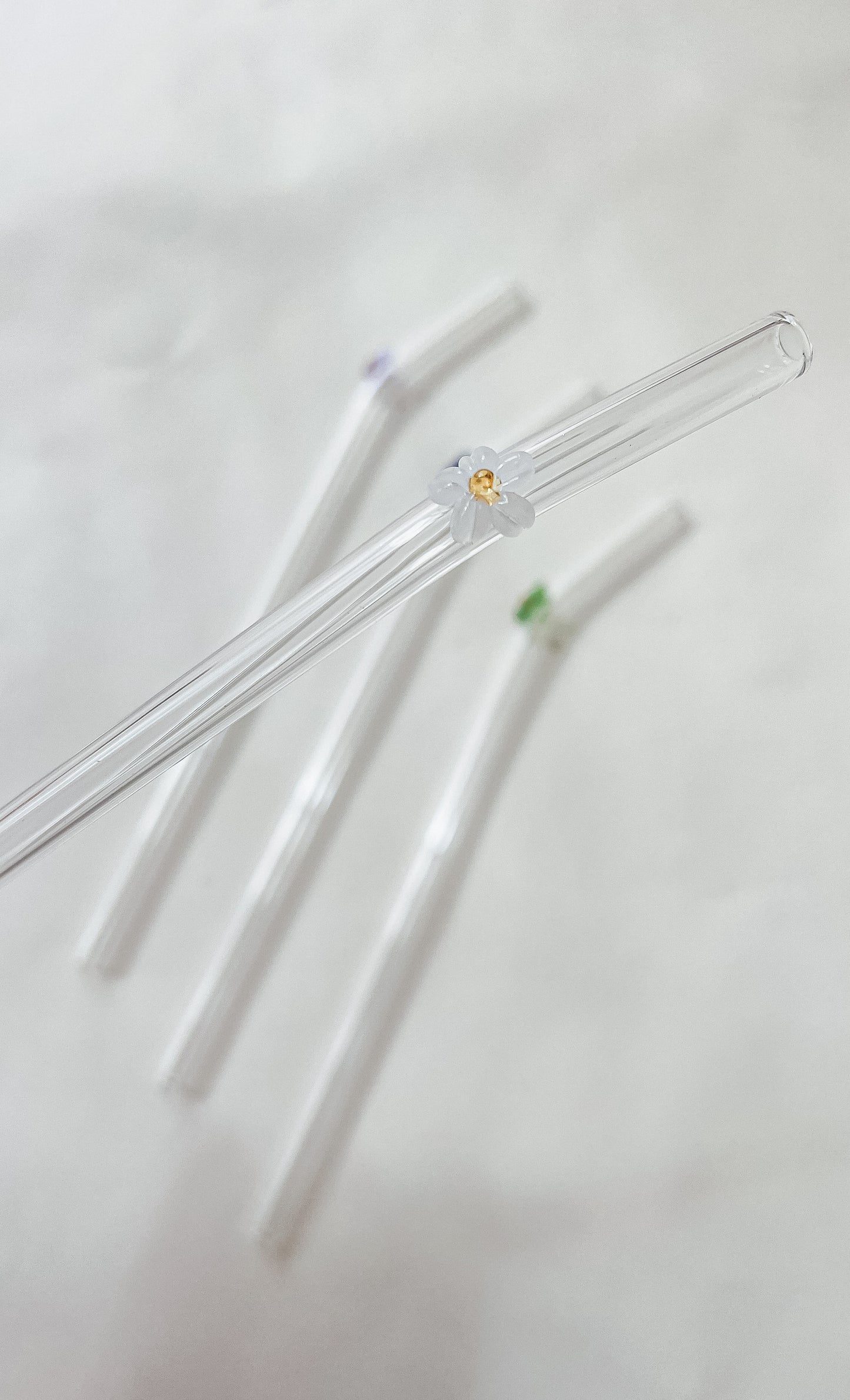 Glass drinking straw with flower