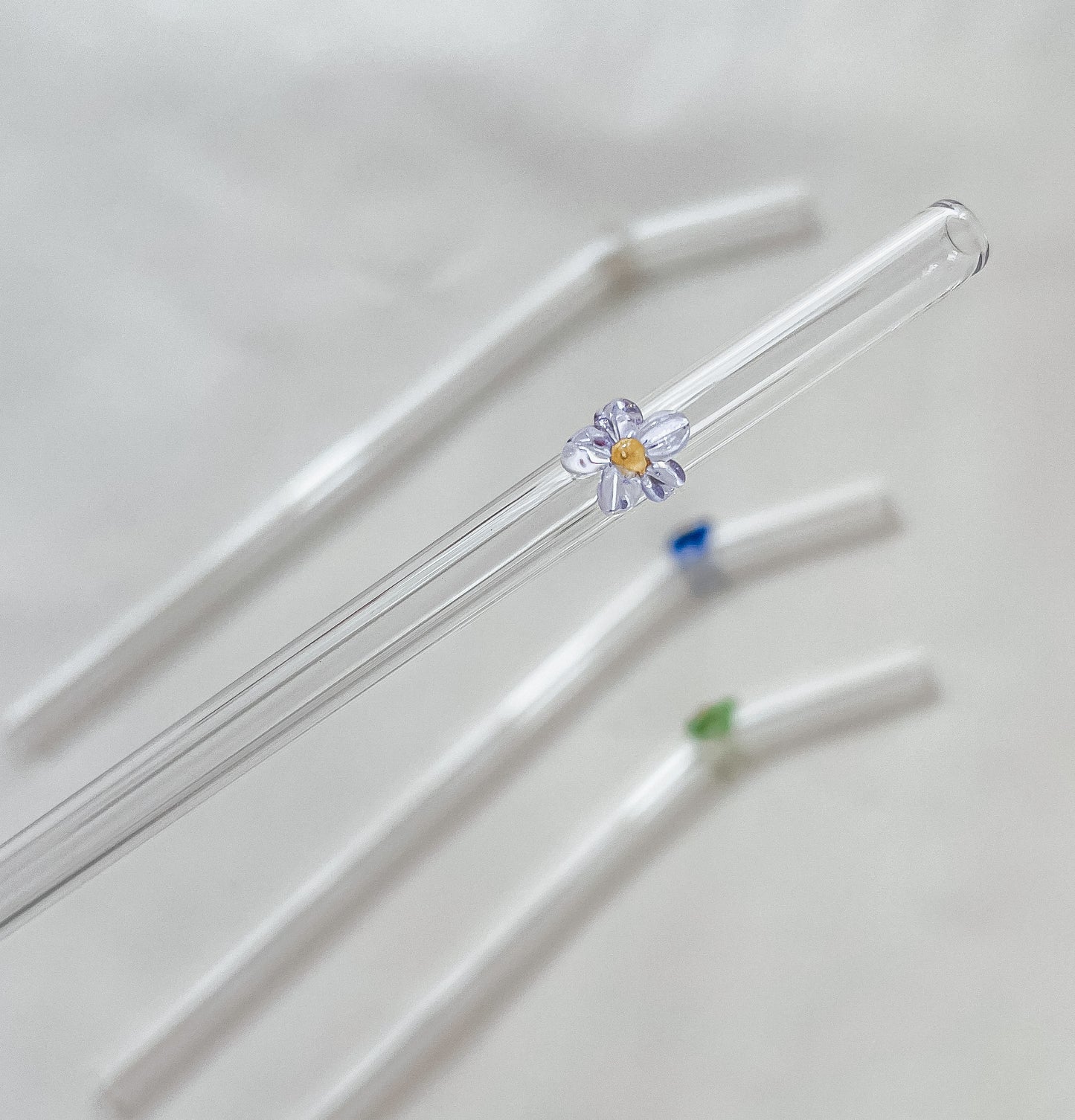 Glass drinking straw with flower
