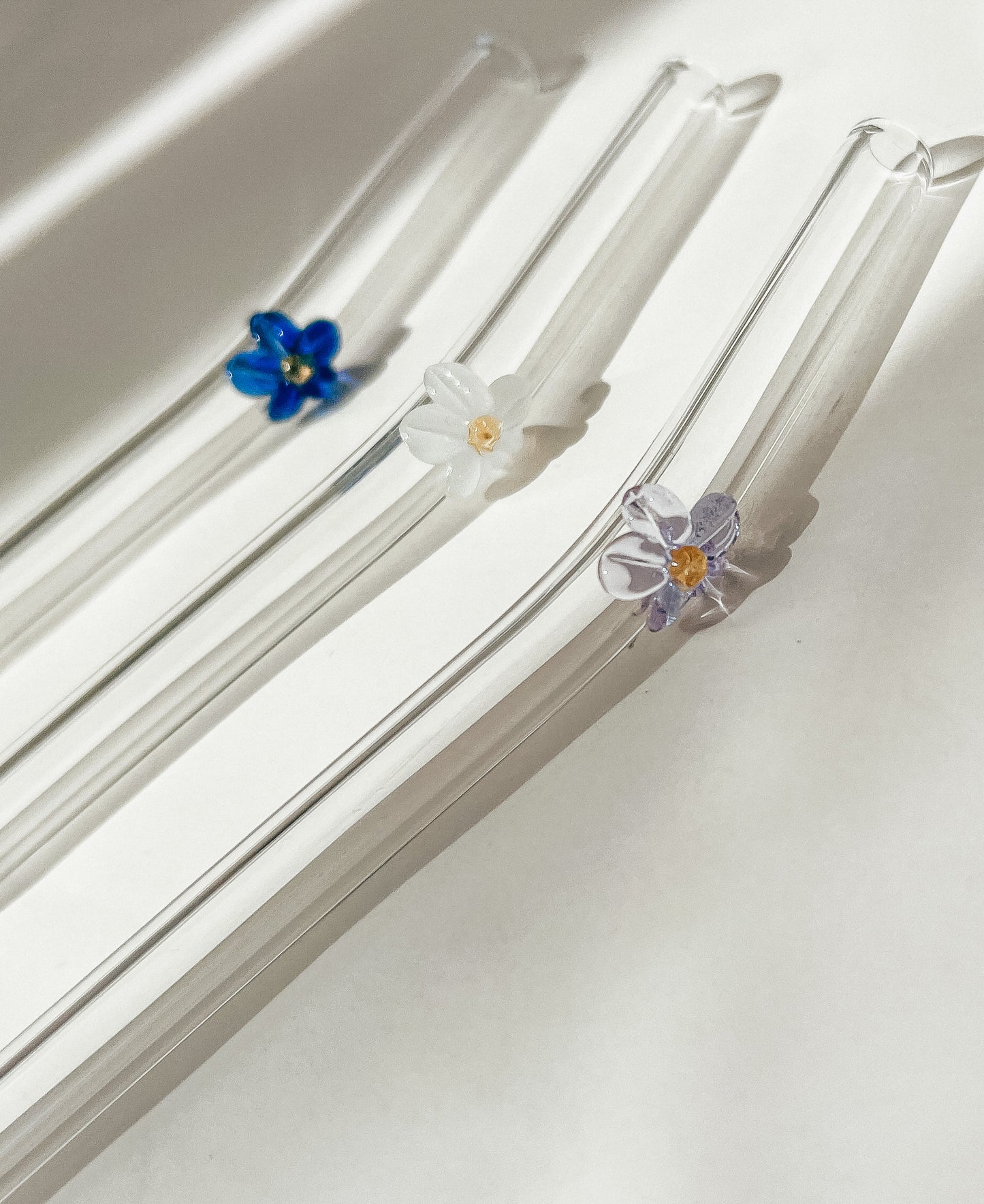 Glass drinking straw with flower