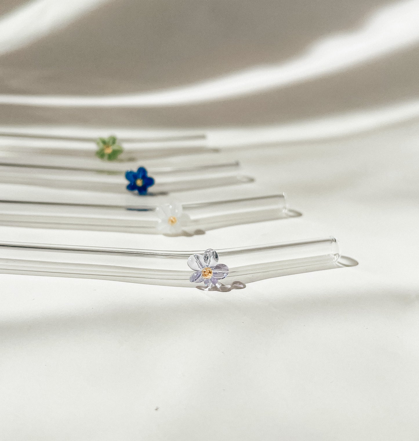 Glass drinking straw with flower